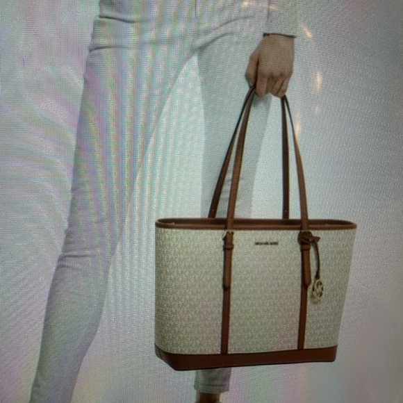 A tote - Picture 3 of 3